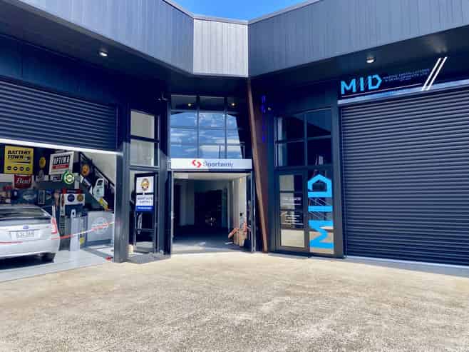 Trade/Industrial unit with modern office