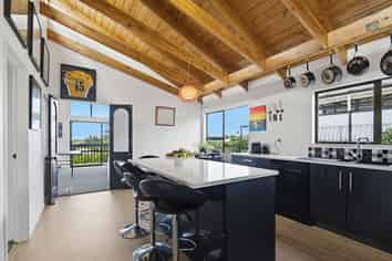 57 John Dee Crescent, Red Beach