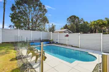 57 John Dee Crescent, Red Beach