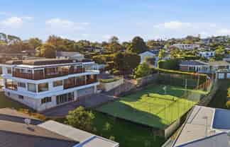 99 East Coast Road, Castor Bay