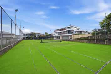 99 East Coast Road, Castor Bay