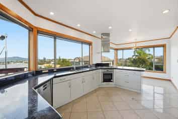 99 East Coast Road, Castor Bay