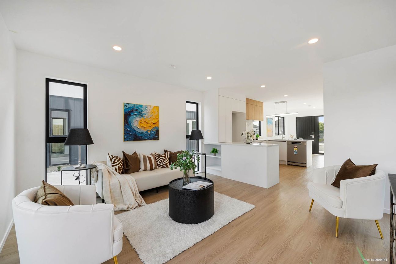 Brand New Freehold Home in Prime Location - Vista 5