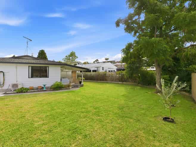 27 Sylvania Drive, Matua