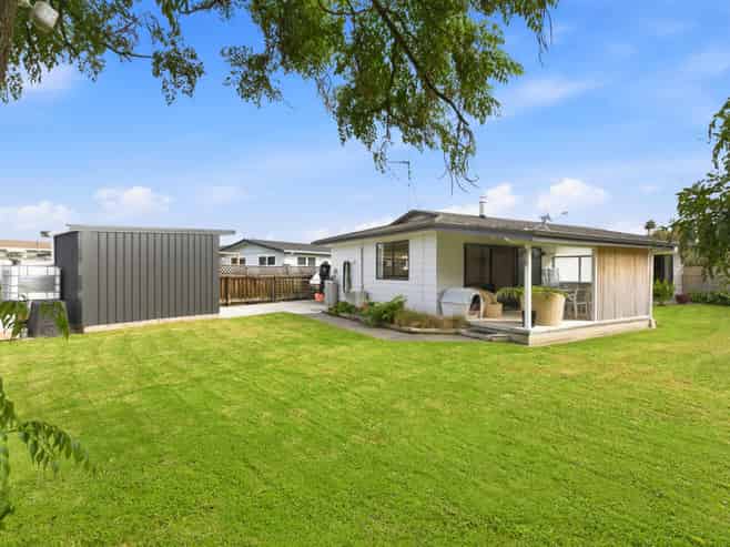 27 Sylvania Drive, Matua