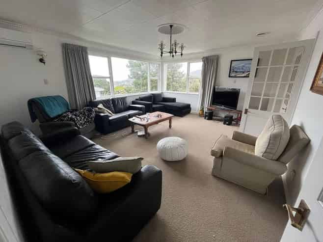 2 Foyle Street, Island Bay