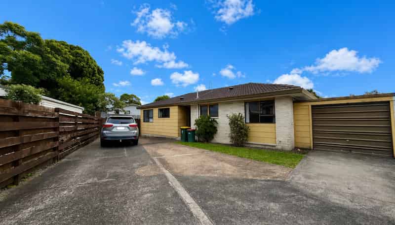 2/319 Roscommon Road, Clendon Park