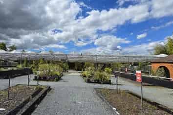 Ex-Plant Barn 3.5 ha.for Lease