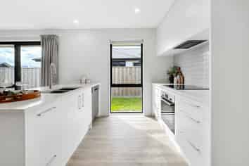 16 Mehrtens Crescent, Ravenswood