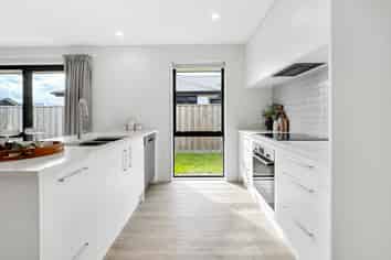 16 Mehrtens Crescent, Ravenswood