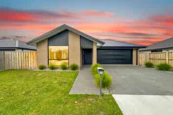 16 Mehrtens Crescent, Ravenswood