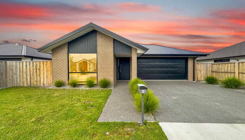 16 Mehrtens Crescent, Ravenswood
