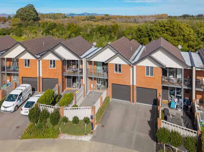 18 Henley Green, Northwood