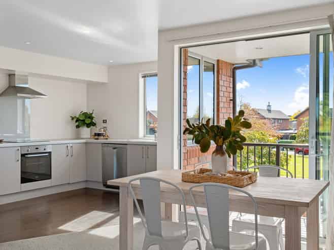 18 Henley Green, Northwood