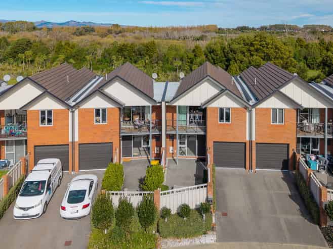 18 Henley Green, Northwood