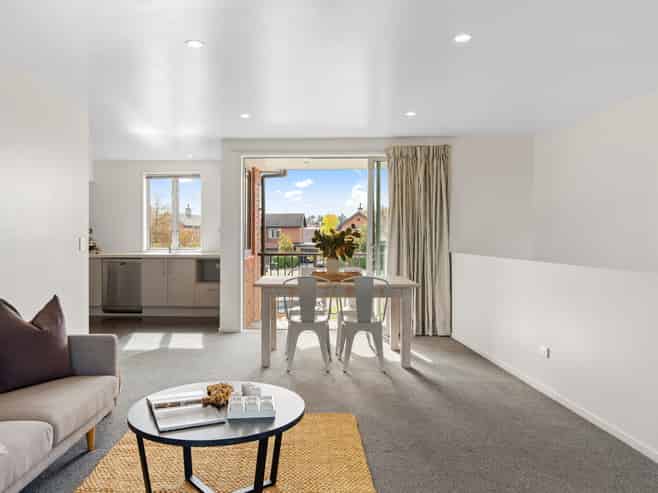 18 Henley Green, Northwood