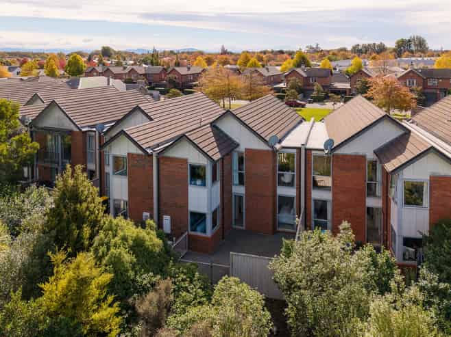 18 Henley Green, Northwood