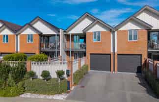 18 Henley Green, Northwood