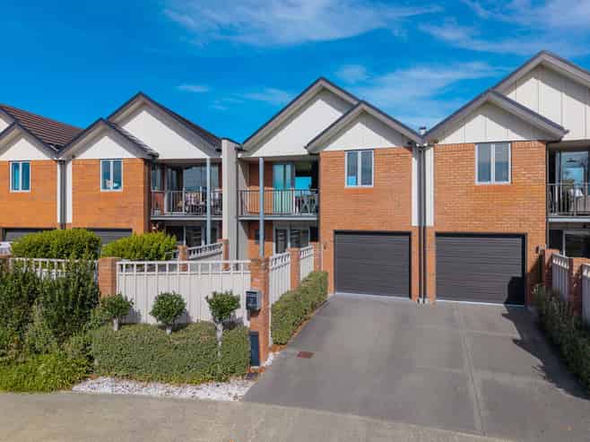 18 Henley Green, Northwood
