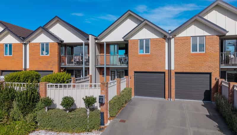 18 Henley Green, Northwood