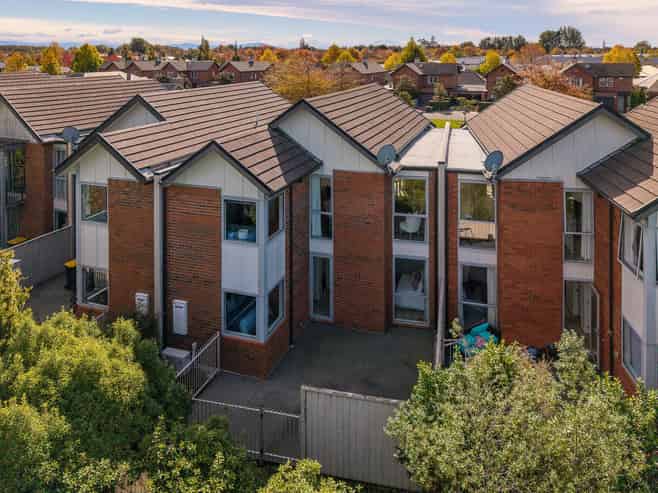 18 Henley Green, Northwood