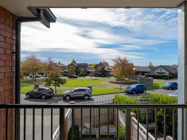 18 Henley Green, Northwood