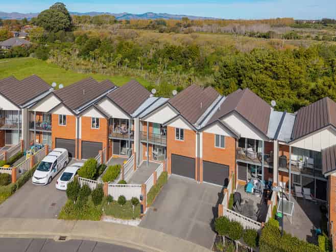 18 Henley Green, Northwood