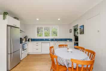 131 Black Road, Otatara