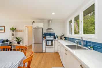 131 Black Road, Otatara