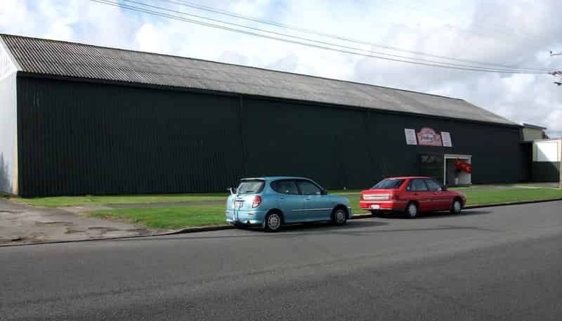 128 Queen Street West, Levin