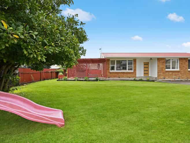 33 Garden Heights Avenue, Glenview