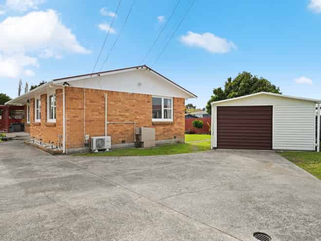 33 Garden Heights Avenue, Glenview