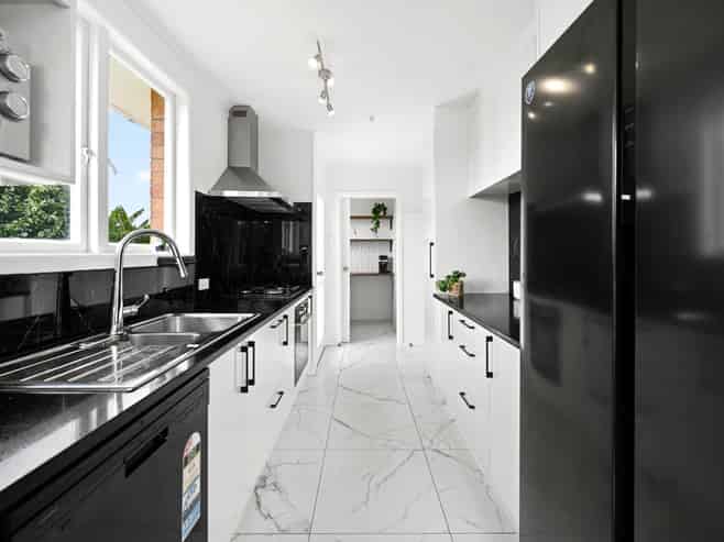 33 Garden Heights Avenue, Glenview