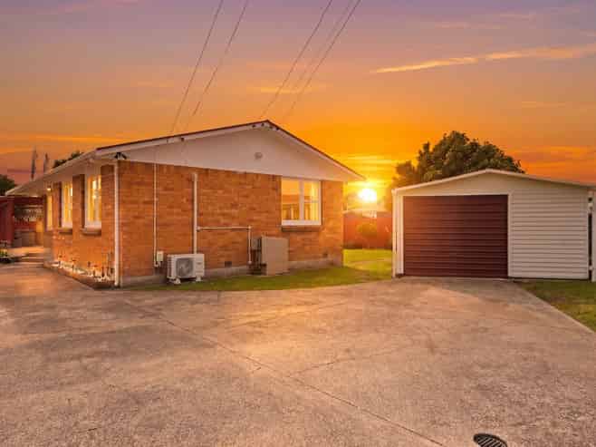 33 Garden Heights Avenue, Glenview