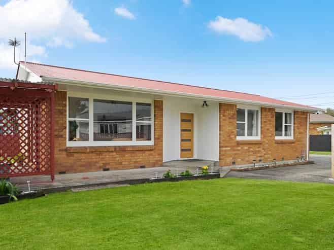 33 Garden Heights Avenue, Glenview