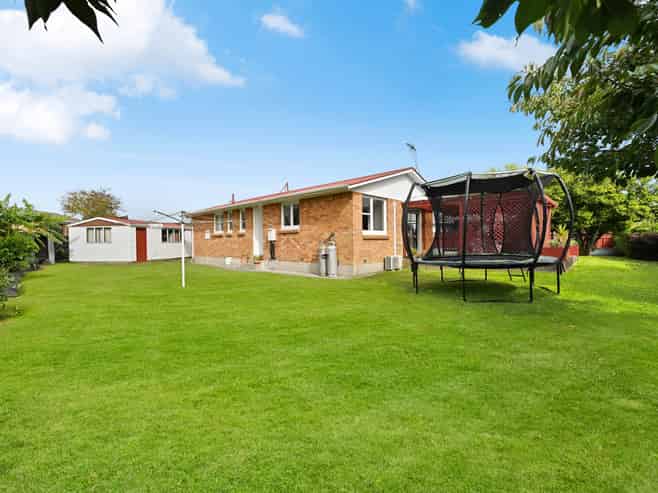 33 Garden Heights Avenue, Glenview
