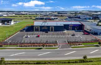 Trophy industrial asset with high-end fitout