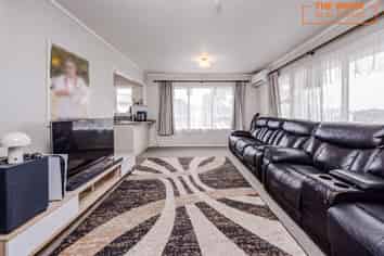 16 Frobisher Way, Clendon Park