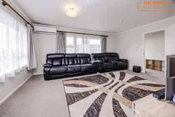 16 Frobisher Way, Clendon Park