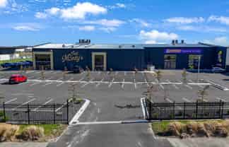 Trophy industrial asset with high-end fitout