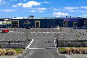 Trophy industrial asset with high-end fitout