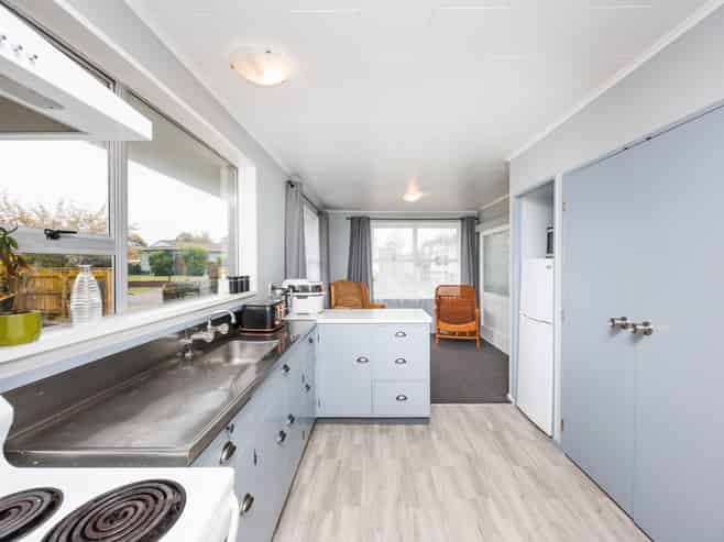 24 Geraldine Crescent, Cloverlea