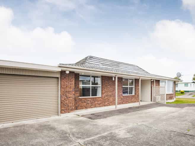 24 Geraldine Crescent, Cloverlea