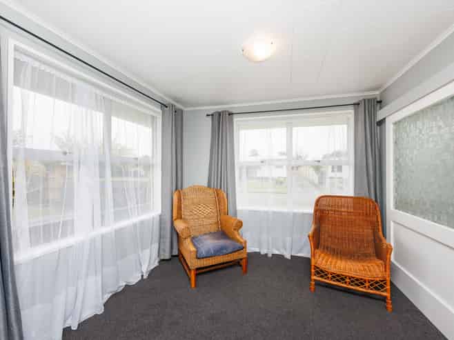 24 Geraldine Crescent, Cloverlea