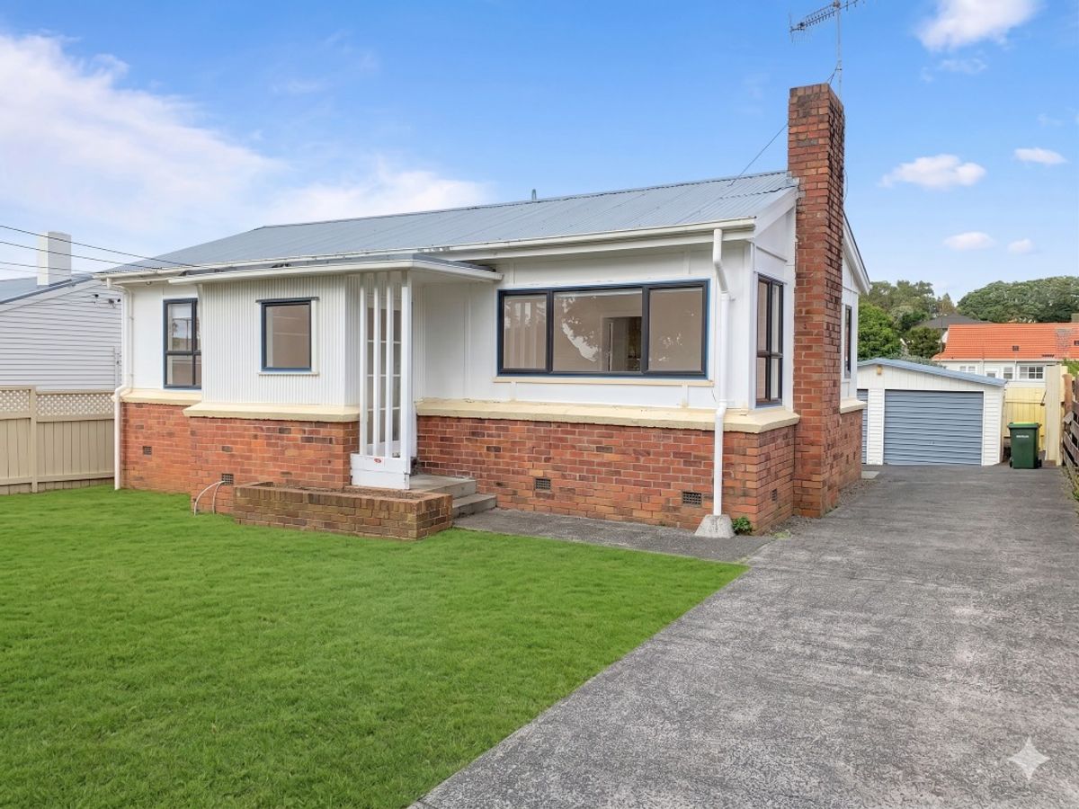 Full section Three-bedroom house in Onehunga, Onehunga