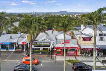 Freehold investment with potential redevelopment