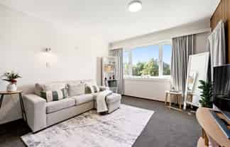 2/18 Agra Crescent, Khandallah