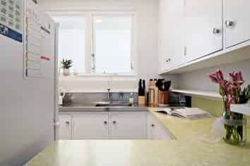 2/18 Agra Crescent, Khandallah