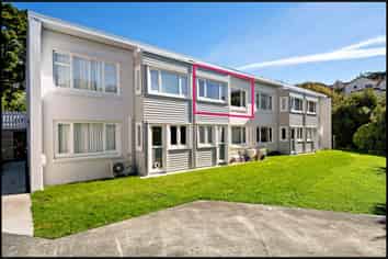 2/18 Agra Crescent, Khandallah