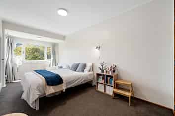 2/18 Agra Crescent, Khandallah